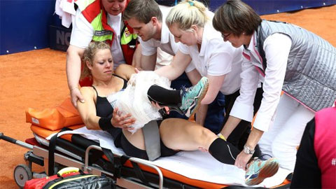 Laura Siegemund đã bị trượt ngã